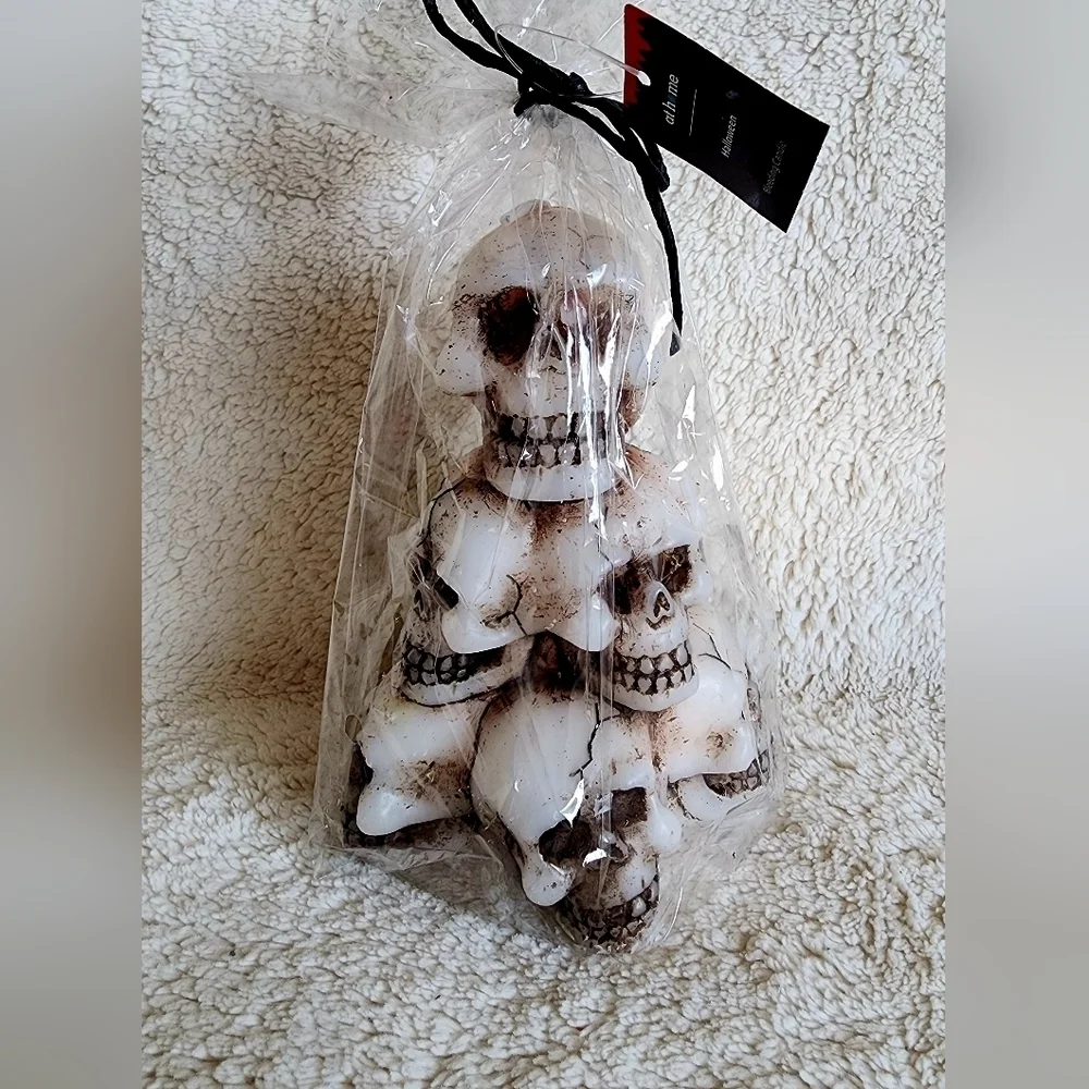 Halloween White Stacked as Christmas tree Skull Bleeding Candle 7